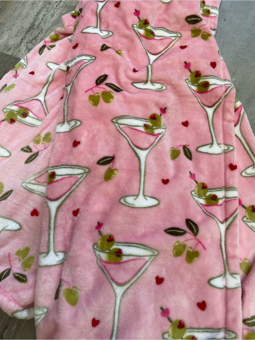 NWT Pink Martini And Olive Heart Patterned Oversized Velvet Plush Blanket